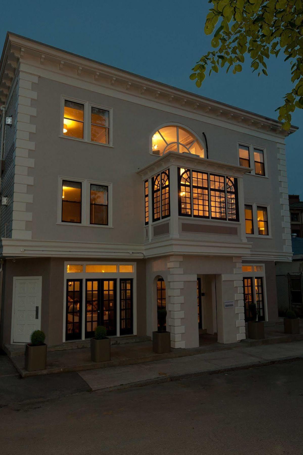 The Attwater Hotel Newport Exterior photo